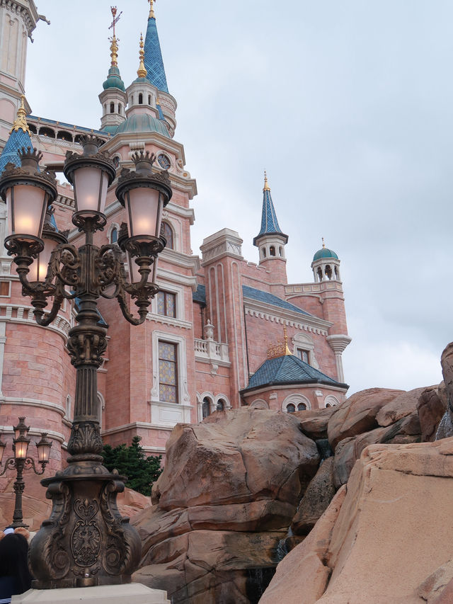 SHANGHAI DISNEYLAND 