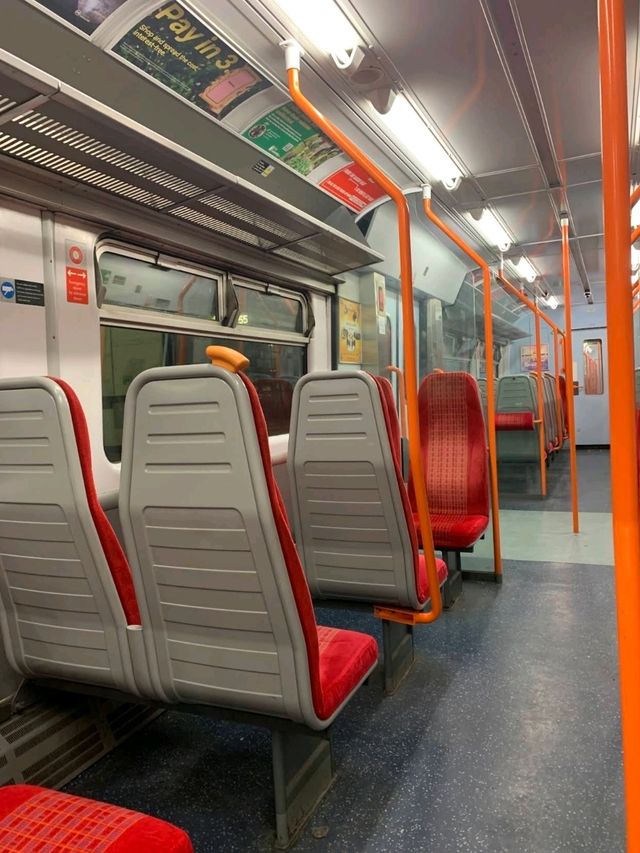My Daily Commute: Waterloo to Clapham Junction! 🇬🇧
