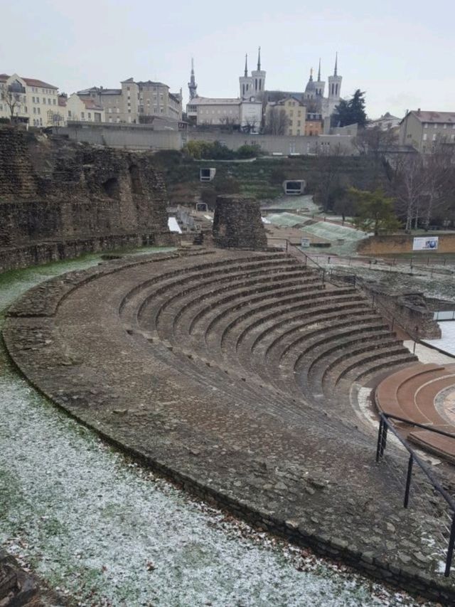 【フランス】リヨン　フルヴィエールの古代ローマ劇場