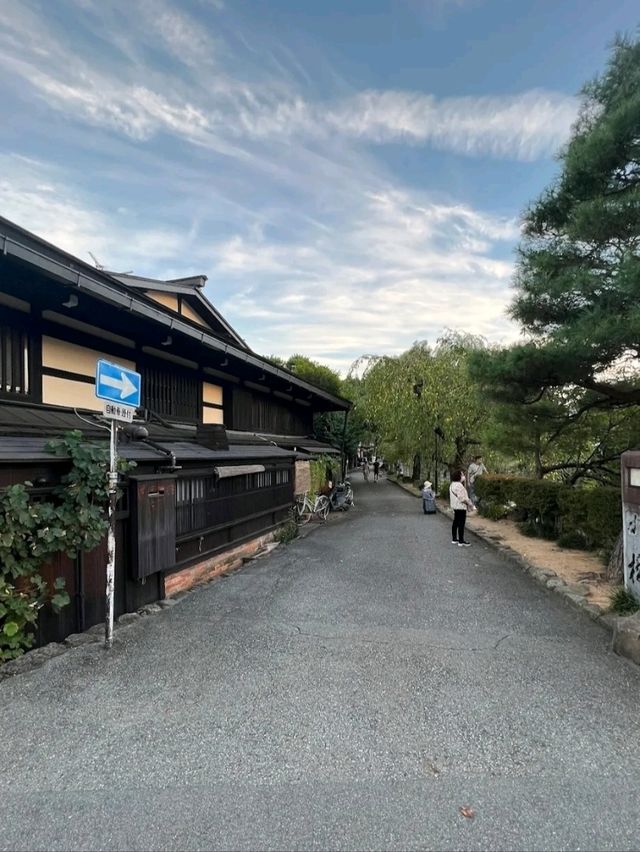 SANMACHI SUJI.