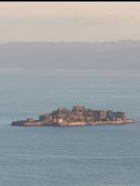 ⛴️廃墟に眠る記憶。軍艦島で“生きた歴史”に触れる旅へ🏚️ 長崎港からフェリーで約30分。 「軍艦島（端島）」は、かつ
