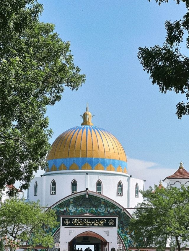 🌈✨ Melaka Vibes – 10 Cool Spots You Can’t Miss! 🏰🍡