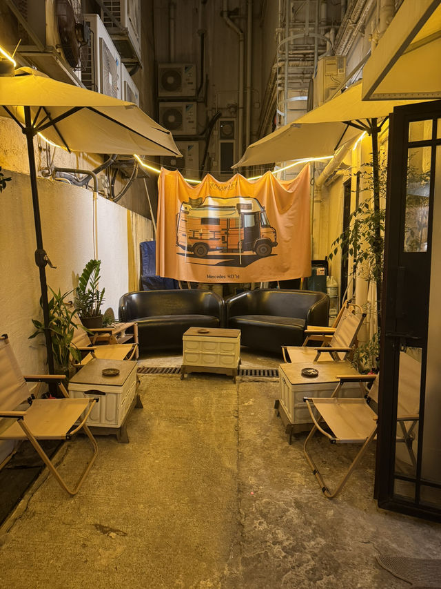 【上環巷口露營風Cafe ⛺️ 晚市主打歐陸fusion菜+自家製甜品都有驚喜✨】  【上環巷口露營風Cafe ⛺️ 晚市主打歐陸fusion菜+自家製甜品都有驚喜✨】