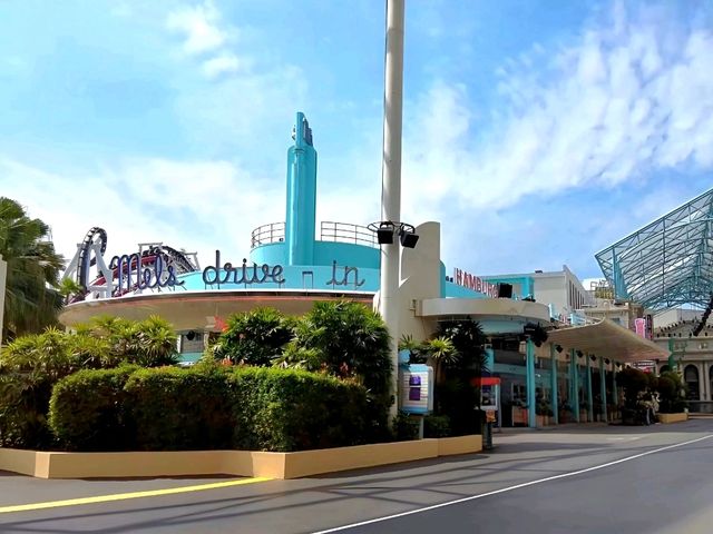 Hollywood Glamour at Universal Studios Singapore!