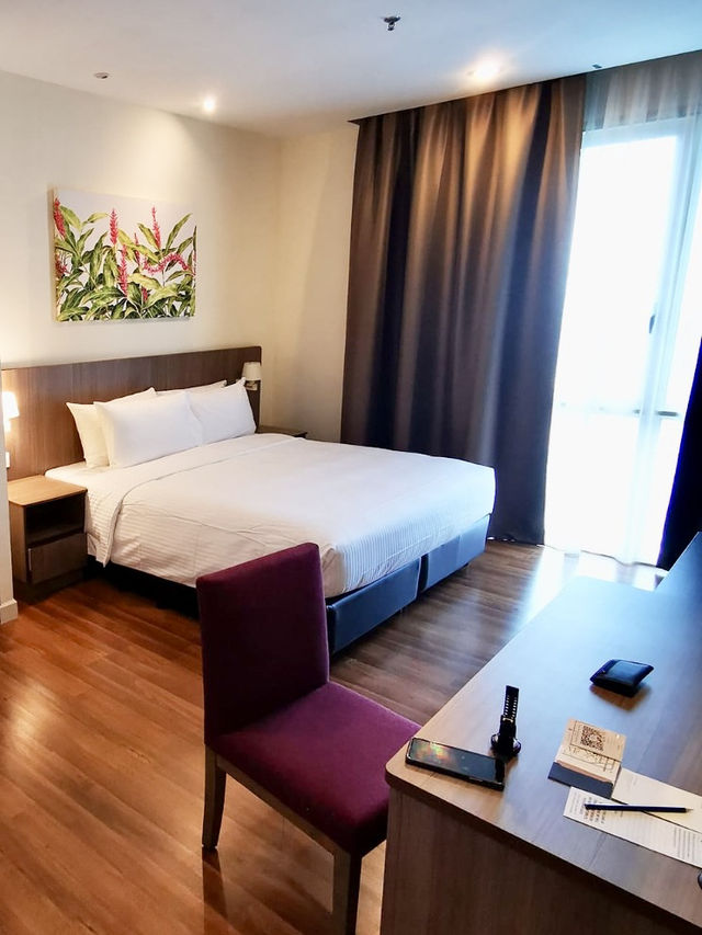 🌟 Chic Comfort, Prime Location: Somerset Medini Delivers Serenity