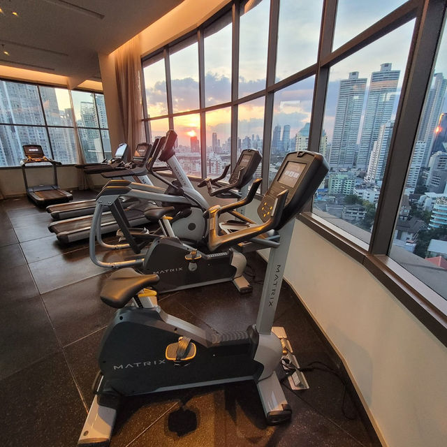 🌇 Chic Perks & Skyline Sips: Hyatt Place Bangkok Sukhumvit Delivers