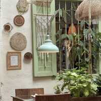 Bohemian Vibes & Bold Flavors – My Visit to Cara Caro Café, Penang