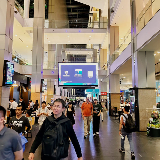 Solo Glam at Pavilion KL: Luxury, Street Food & Secret Spots!** 🛍️🍜 