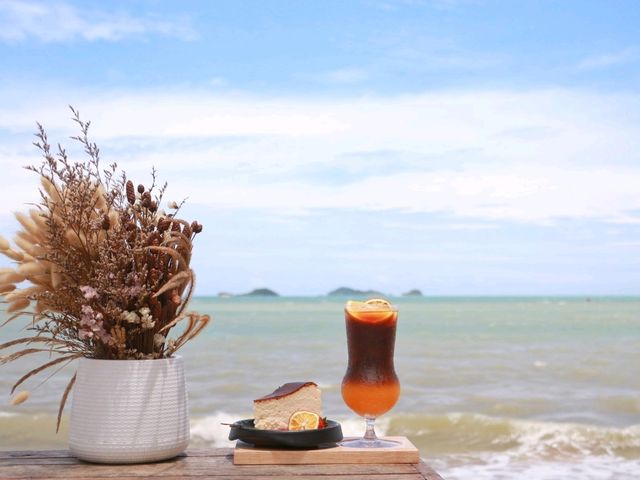 Holiday Specialty Coffee and Beach Bar 
