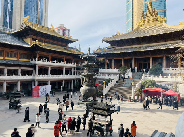 靜安寺：一片喧囂中的寧靜
