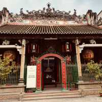 🏯✨ *Jade Emperor Pagoda (Chùa Ngọc Hoàng): Saigon’s Mystical Oasis of Incense & Turtles* 🌿🐢