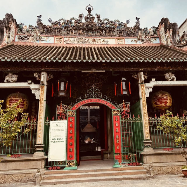 🏯✨ *Jade Emperor Pagoda (Chùa Ngọc Hoàng): Saigon’s Mystical Oasis of Incense & Turtles* 🌿🐢