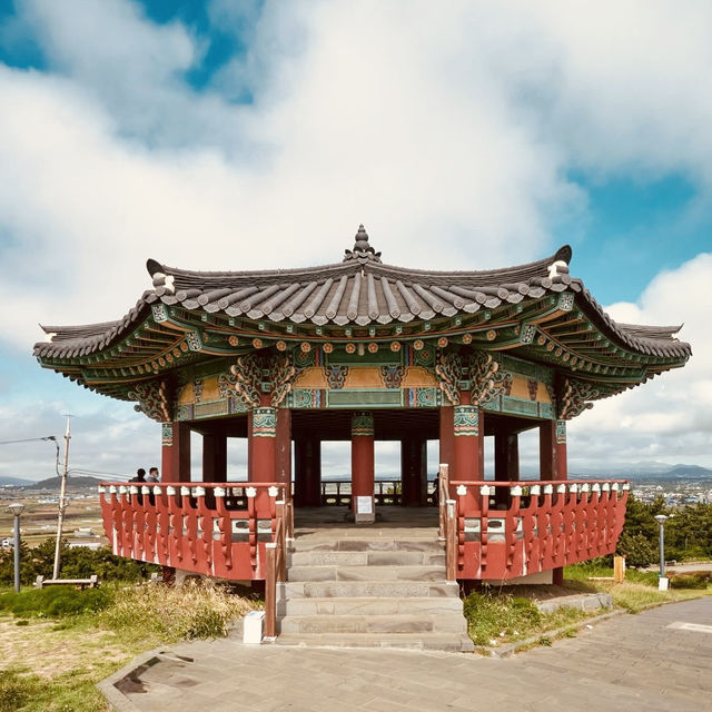 🌋🌊 *Suwolbong Peak (수월봉): Jeju’s Volcanic Cliff of Dreams* 🚶‍♂️✨