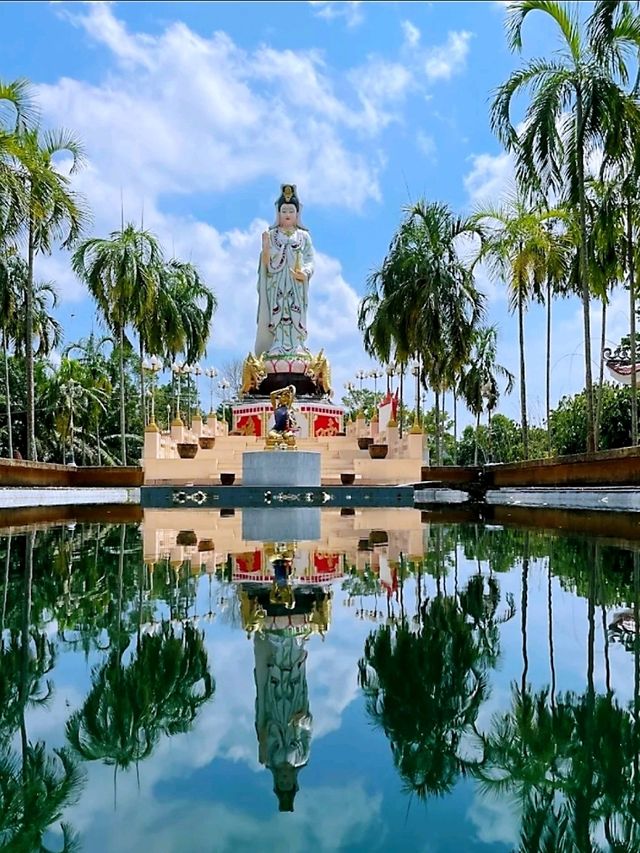 มาเยี่ยมชมความงดงามอลังการของวัดบางเหรียงกัน