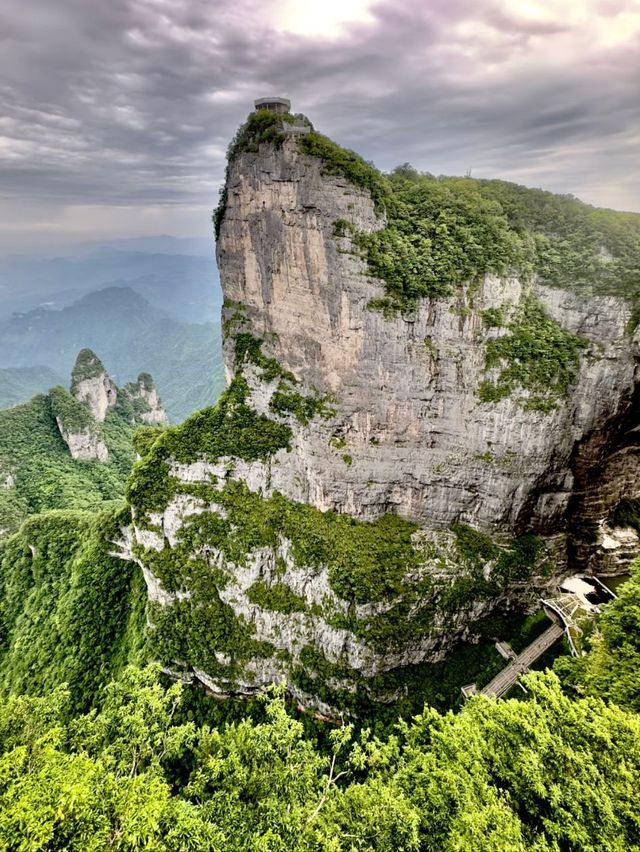 999 Steps to Glory: Journey to Tianmen Cave