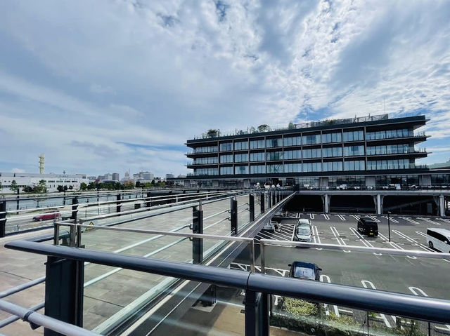 Hammerhead Park, a stylish waterfront area next to Yokohama Hammerhead 