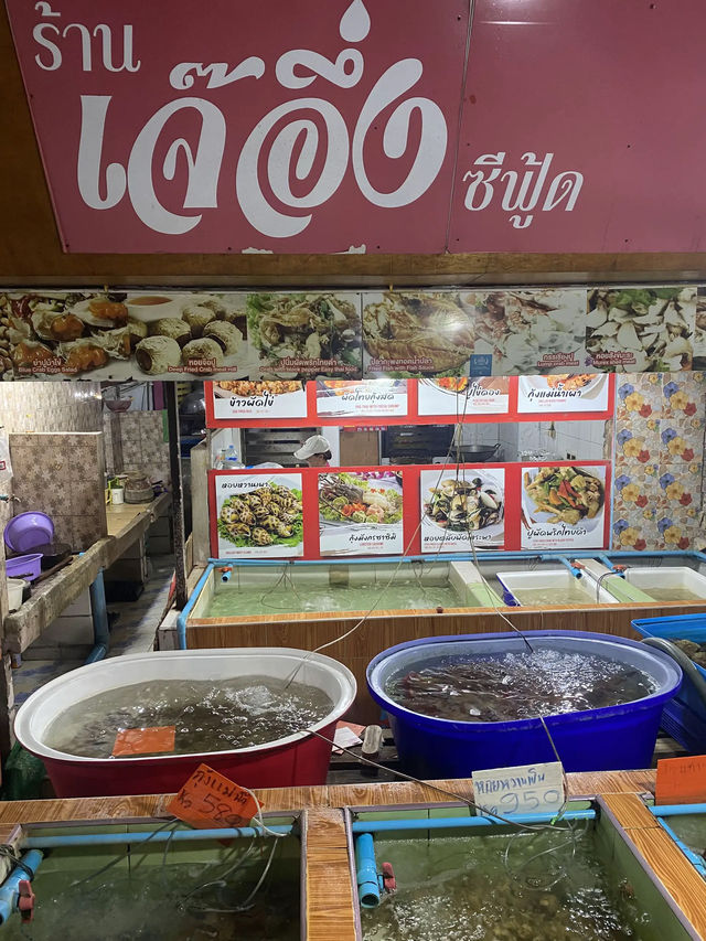 เจ๊อึ่งซีฟู๊ด ร้านริมหาดแม่รำพึง จ.ระยอง
