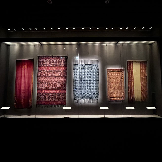 A Tapestry of Tales: Indian Miniatures & Asian Textiles 🎨🧵 