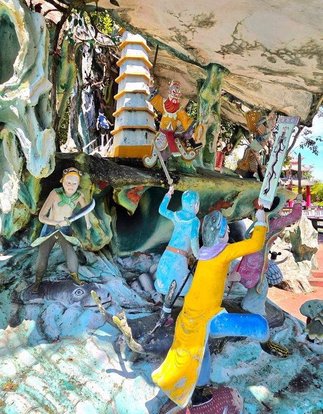 Dramatic Expressions of the Tale of Madam White Snake at Haw Par Villa