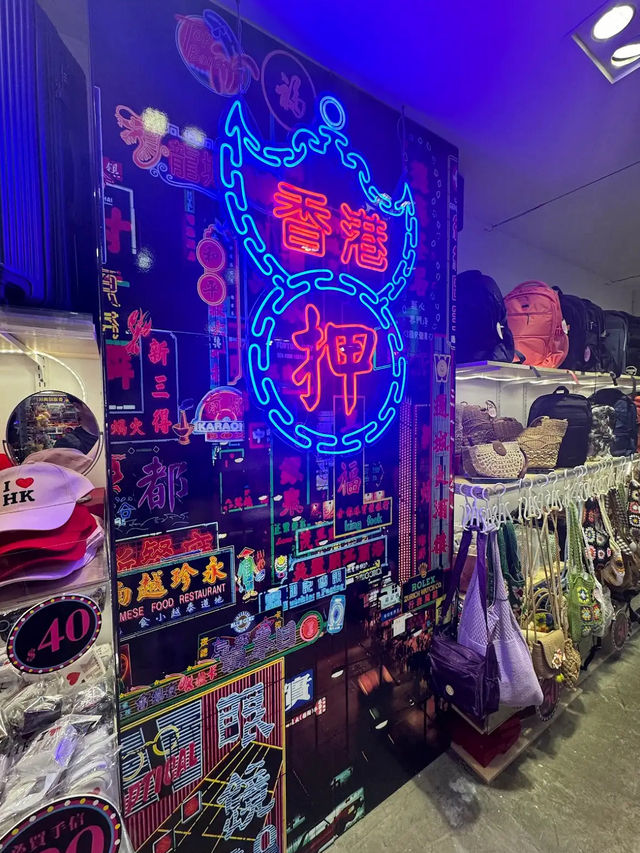 ISSUE 香港手信店 ร้านขายของที่ระลึกฮ่องกง ISSUE 香港手信店 ร้านขายของที่ระลึกฮ่องกง