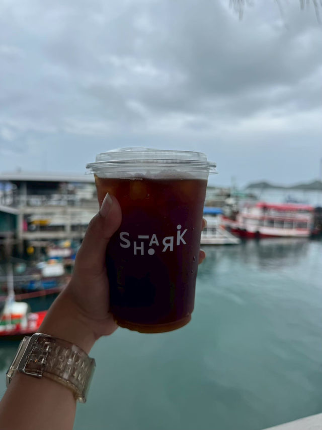 คาเฟ่สุดชิตเเอบอยู่ในท่าเรือเเสมสาร