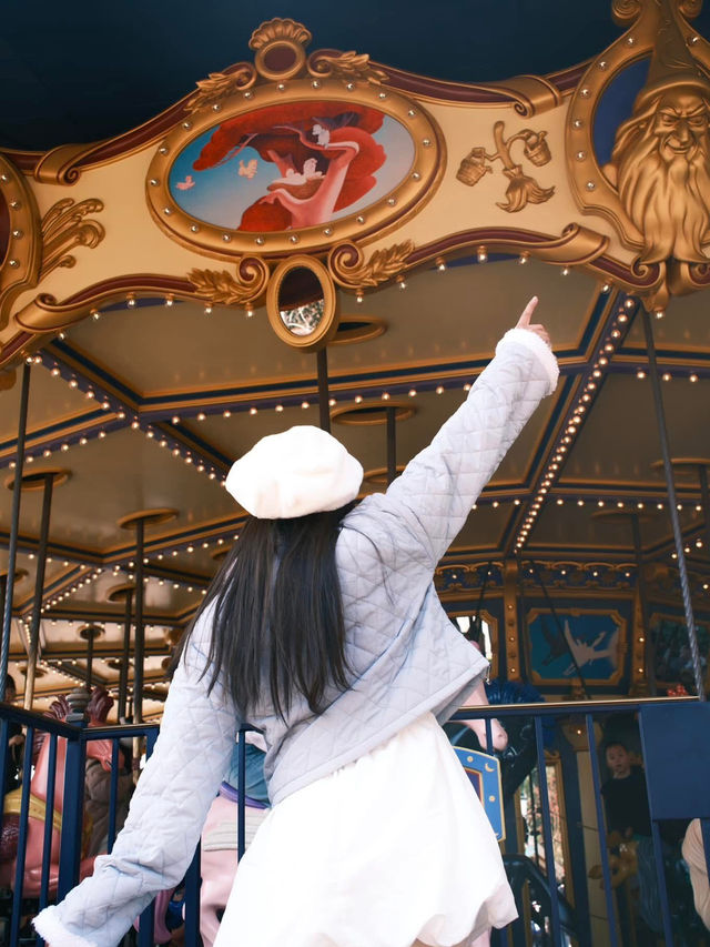 ม้าหมุนในดิสนีย์เซี่ยงไฮ้คือ Fantasia Carousel 