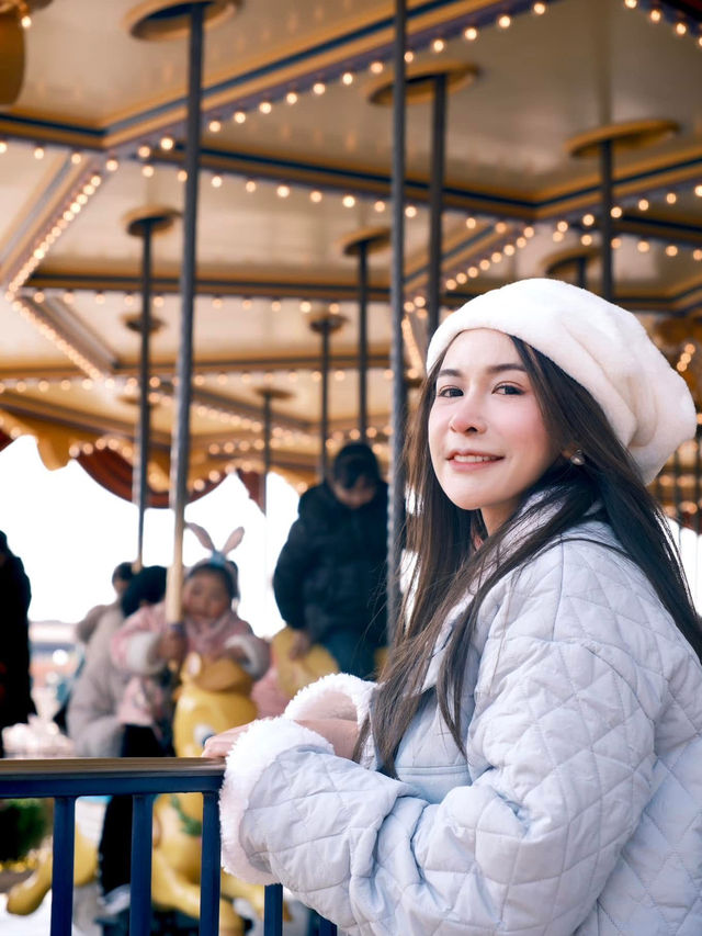 ม้าหมุนในดิสนีย์เซี่ยงไฮ้คือ Fantasia Carousel 