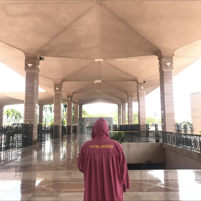เยี่ยมชมโบสถ์ Masjid Putra 💒 เยี่ยมชมโบสถ์ Masjid Putra 💒