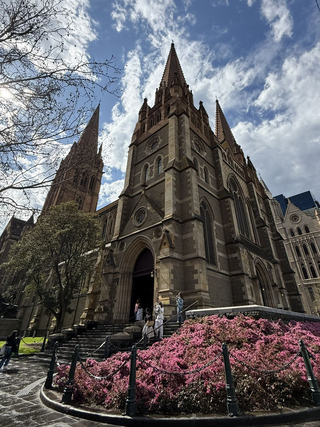 Heart of the City: Flinders Street & St Paul’s Cathedral 🚉⛪💛
