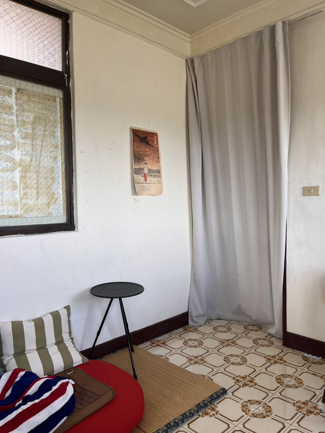 在鐵道邊安靜生活一個下午：工作室咖啡庭的慢步調美好