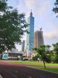 Urban Vibes & Vintage Feels 🌆✨