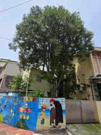 Strike a Pose at Fengcheng’s Coolest Wall Art Spot 🎨📸