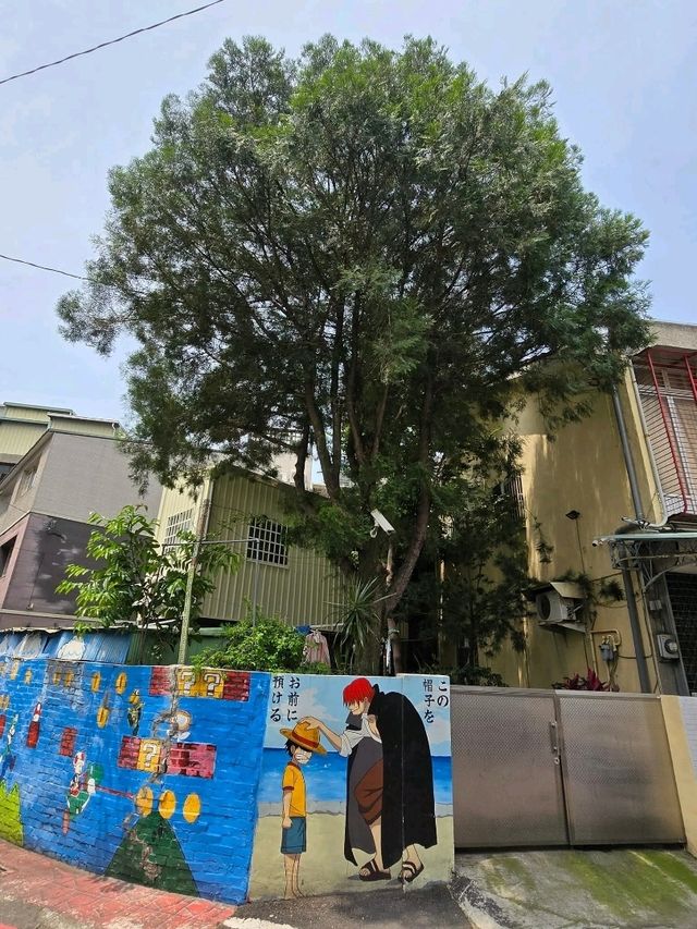 Strike a Pose at Fengcheng’s Coolest Wall Art Spot 🎨📸 Strike a Pose at Fengcheng’s Coolest Wall Art Spot 🎨📸