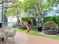 พักผ่อน กินดื่ม ชมวิวเมืองสุดอลังกลางสาธร