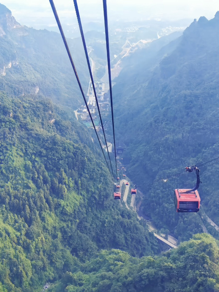 天国への扉に続く999段の階段！「天門山（Tianmen Mountain）」で仙界