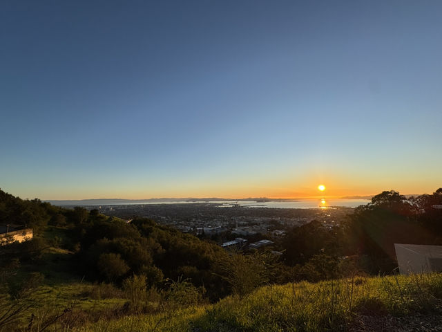2025舊金山柏克萊大學最佳欣賞夕陽景點：Grizzly Peak Vista Point