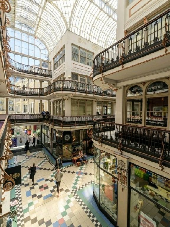 Experience Manchester like a Local 🐝🎶