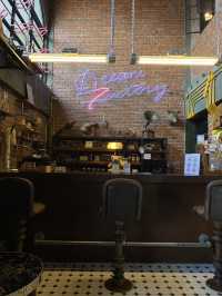FACTORY HOTEL โรงแรมสำหรับคนชอบความวินเทจ