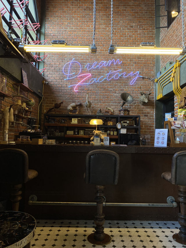 FACTORY HOTEL โรงแรมสำหรับคนชอบความวินเทจ