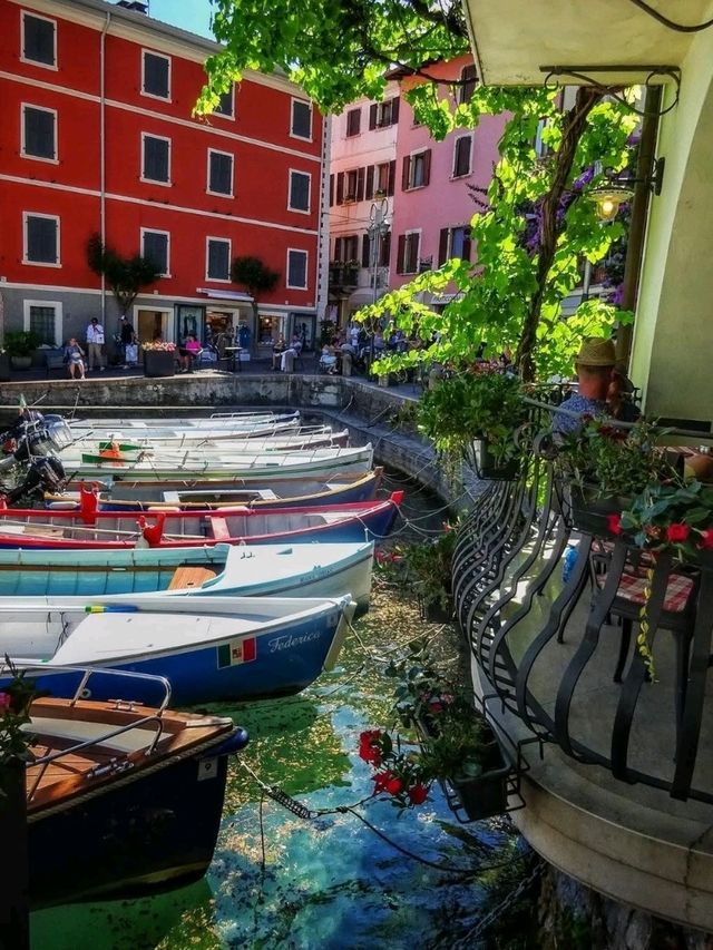 🏞 Borghi: A Tranquil Italian Village of Stone and Tradition 🇮🇹✨