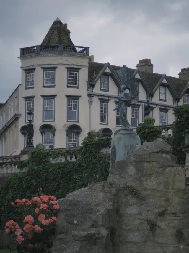 Discover Bath: A City of Roman Heritage and Georgian Elegance 🏛️