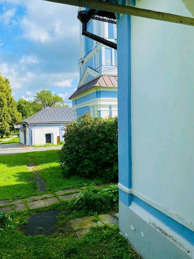 Znamensky Church Complex & Bell Tower: A Spiritual Beacon in Yuryev-Polsky