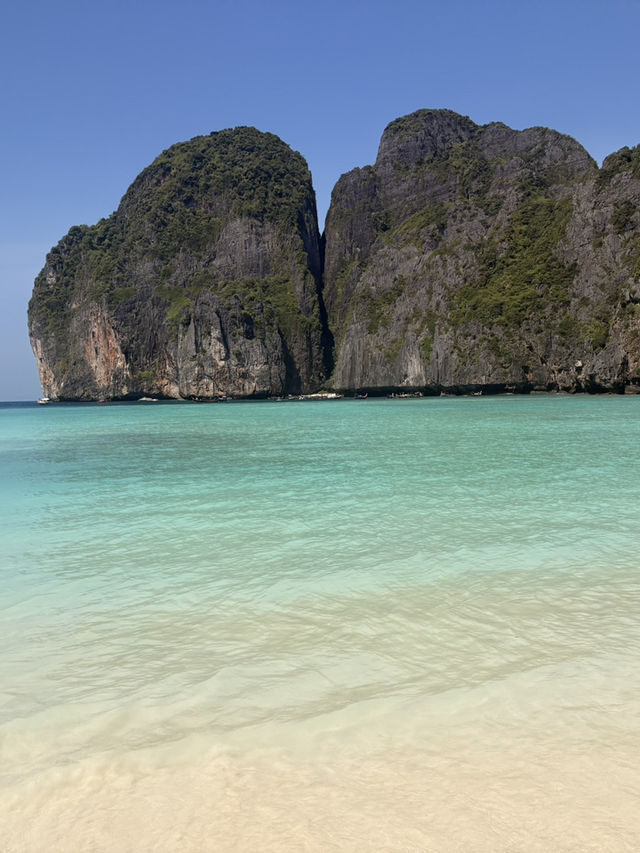 Phi Phi Islands Trip Report — For Anyone Who Wants to Be a Beautiful Christmas Cliché 🎄🌴 Phi Phi Islands Trip Report — For Anyone Who Wants to Be a Beautiful Christmas Cliché 🎄🌴