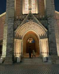 Go to "Myeong-dong Cathedral" and experience a different kind of romance.