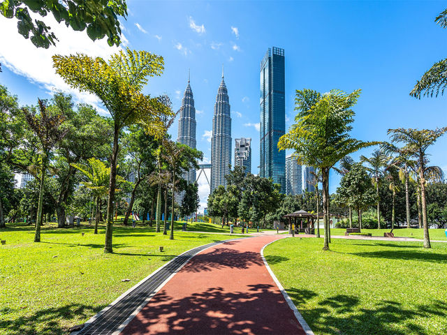 🌆🌟Kuala Lumpur's must-see list: these are the stunning spots that will keep you coming back for more!