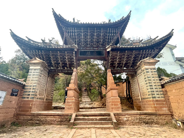 整體被評為全國重點文物保護單位的古村落-諾邓古村