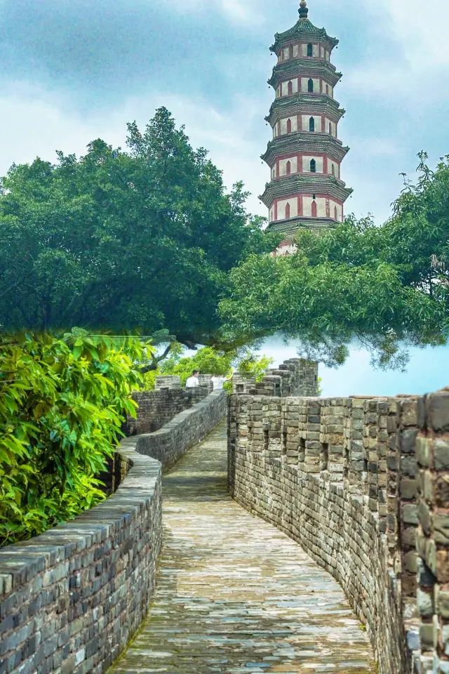 It's not that the Great Wall isn't worth visiting, but Guangzhou offers better value for money