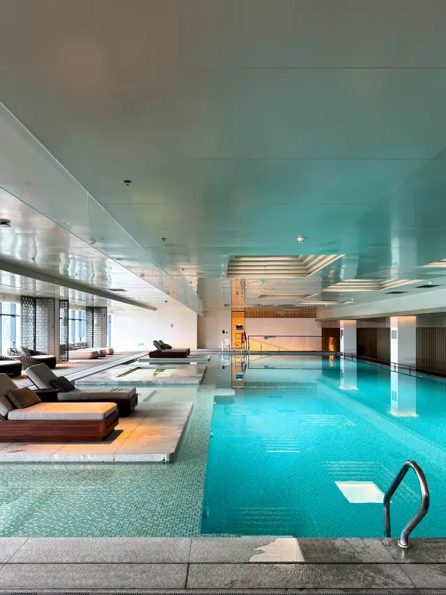 LiYang's only recommended international brand hotel, the pool is awesome!