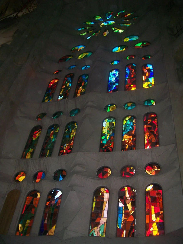 Magical Landmark: Sagrada Família Illuminated by Night 🏰✨