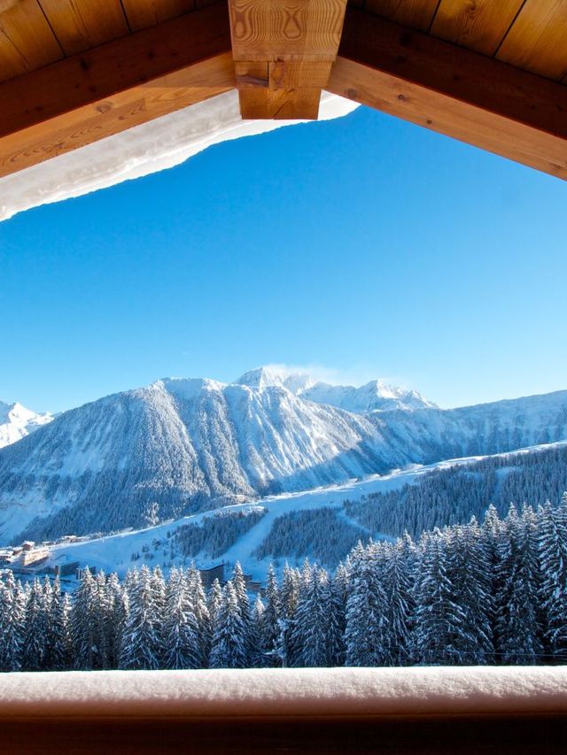 🏔️ Courchevel's Cozy Corners: Le Strato Hotel 🛌✨